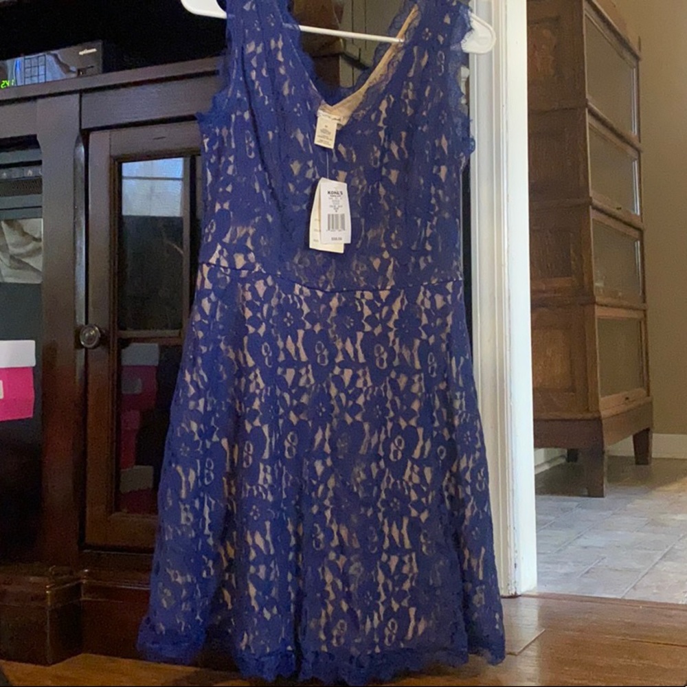 Dress - Picture 2 of 4